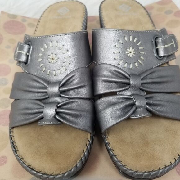 Dream Pairs Slip On Shoes. Size 8 - Picture 5 of 7